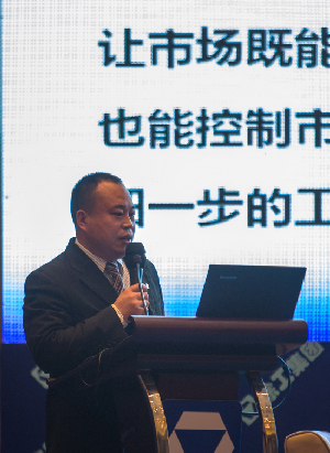 河南路友sb起重机部经理赵志强发言