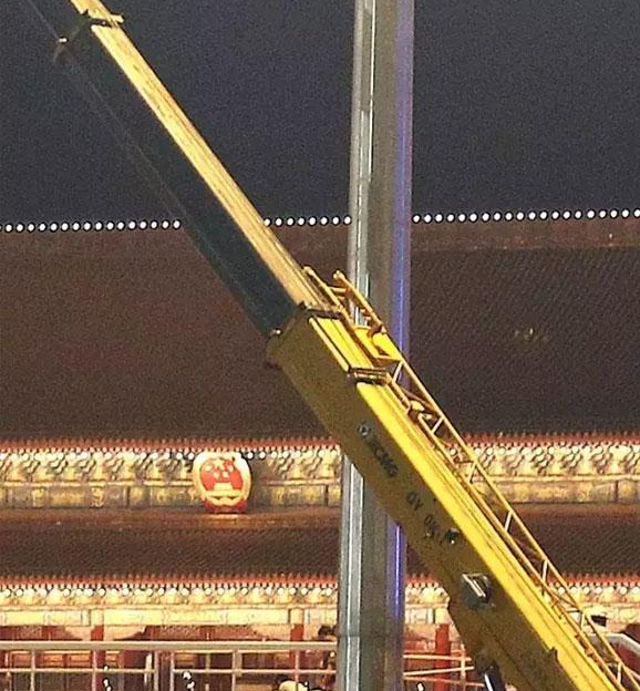 sb吊车日夜工作，确保70年阅兵正常进行