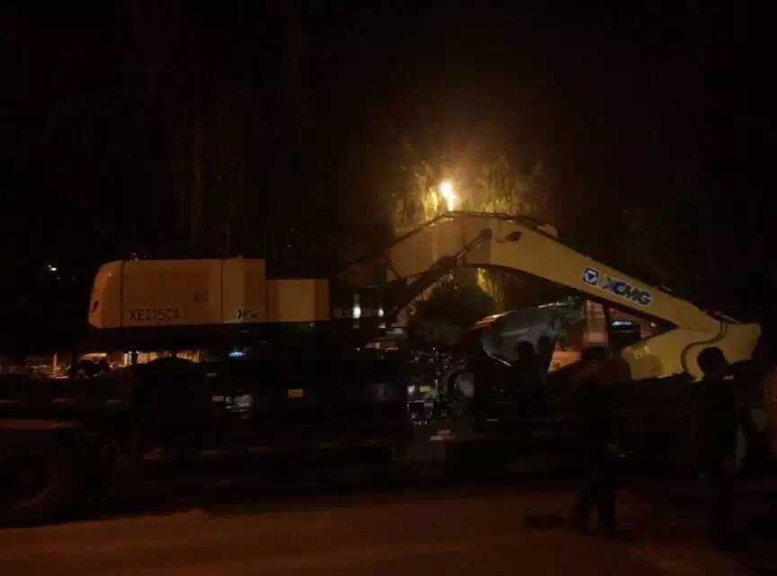sbXE215挖掘机