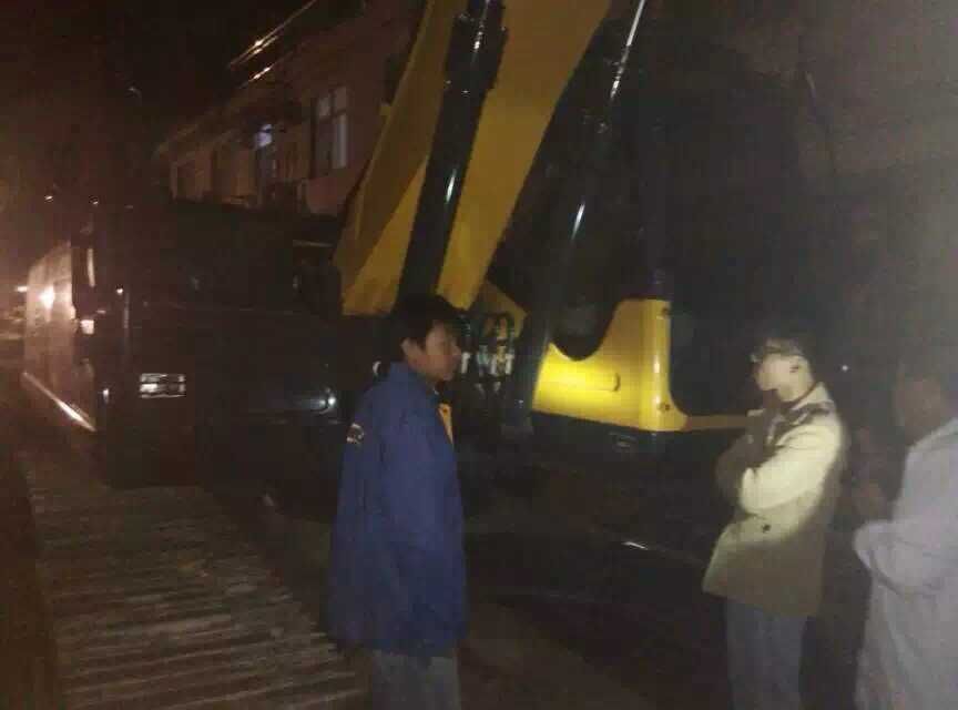 sbXE215挖掘机