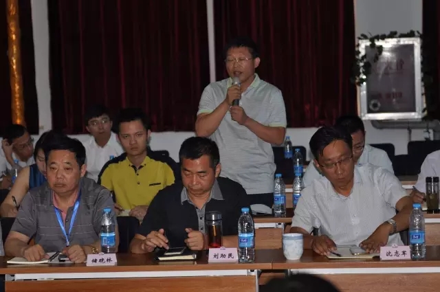 河南天助（sb挖掘机)副总经理杨昕征发言