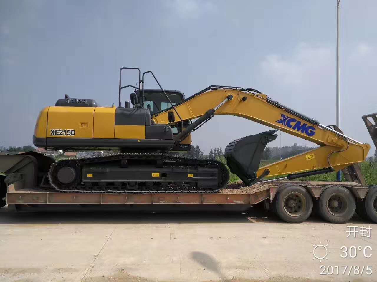 sbXE215D挖掘机交车