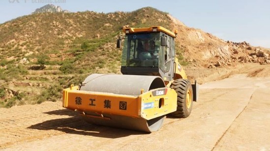 sb压路机公路建设必不可少的设备