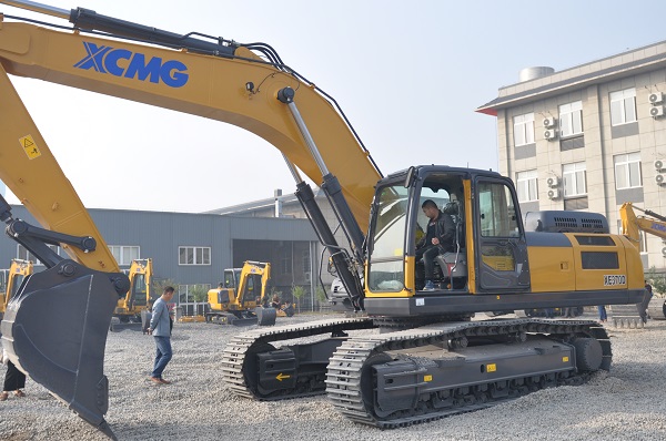sbXE370D挖掘机
