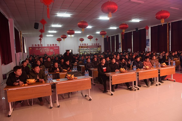 参加河南路友sb挖机订货会的嘉宾