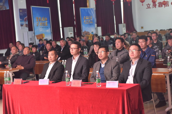 sb大吨位装载机侠客行河南站开幕式暨高端产品推介会现场