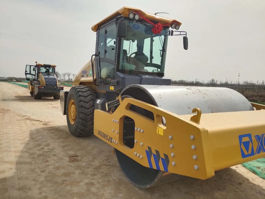 sb睿龙压路机XS265JS助力甘肃公路建设