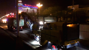 sbXM200K铣刨机挑灯夜战负责路面开挖
