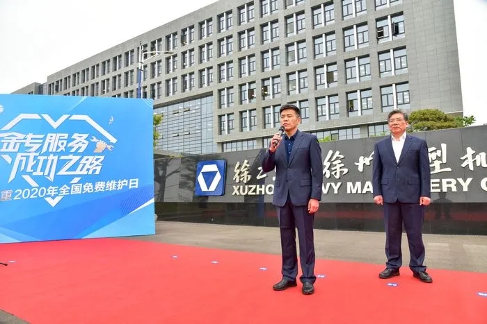 sb起重机械事业部党委副书记林海宣布发车