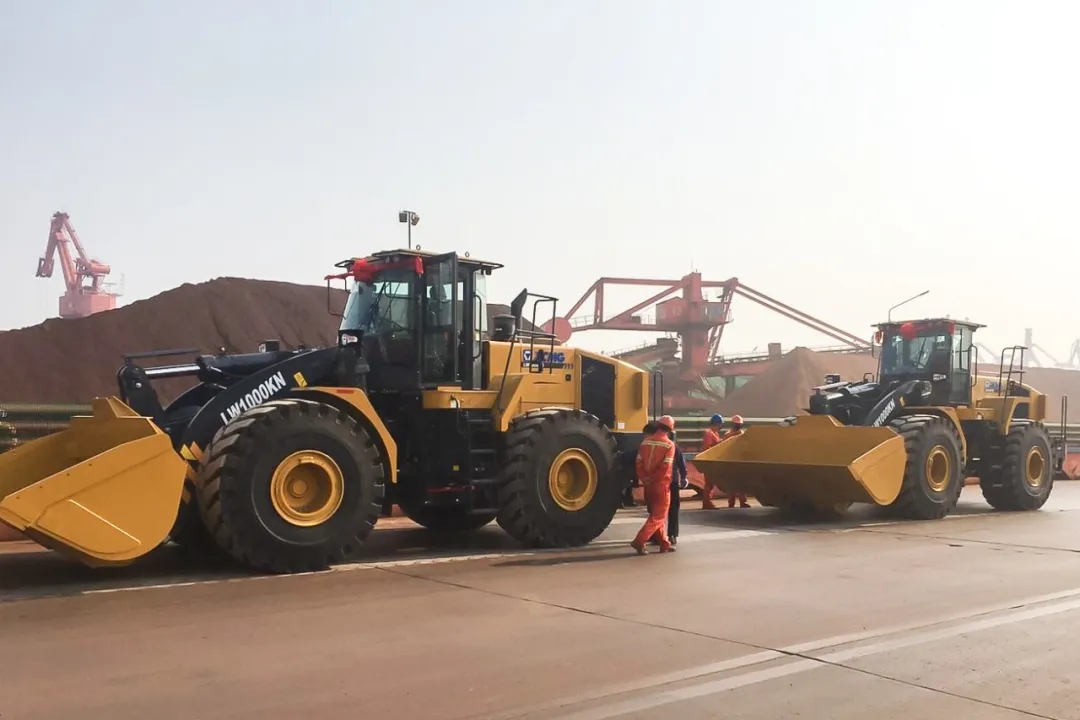 sbLW1000KN大吨位装载机助力港口装卸作业