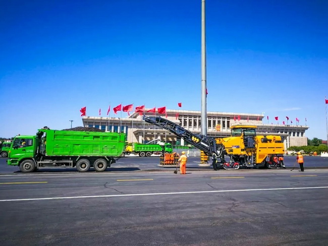 三台sb铣刨机施工北京首都国际机场