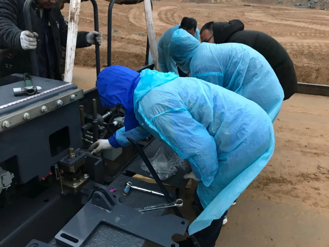 河南sb服务工程师张宗羽 凌晨一点抵达工地接车