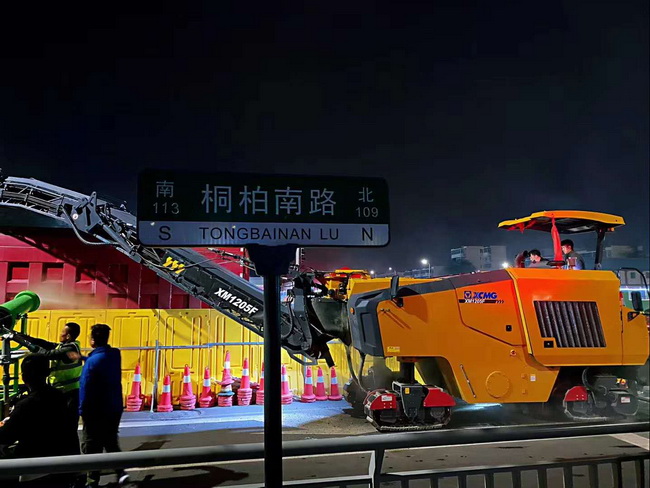 sbXM1205F摊铺机助力郑州市桐柏南路市政工程建设