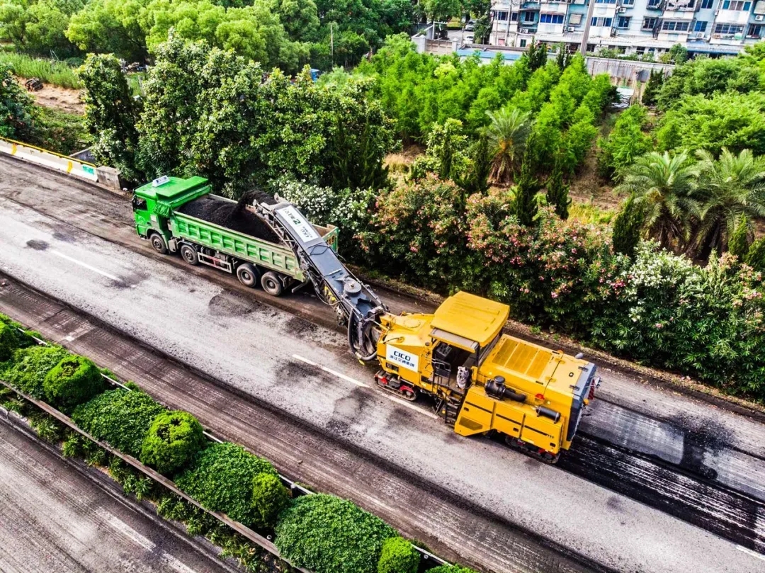 6台sb大型铣刨机XM200KⅡ集结沪杭甬高速公路,助力该高速拆除工程 6台sb大型铣刨机XM200KⅡ集结沪杭甬高速公路,助力该高速拆除工程