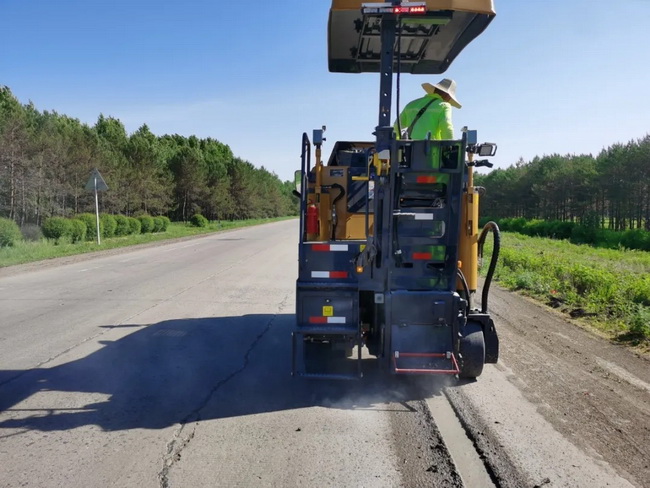 sbXM503K小型铣刨机负责路面沟槽开挖