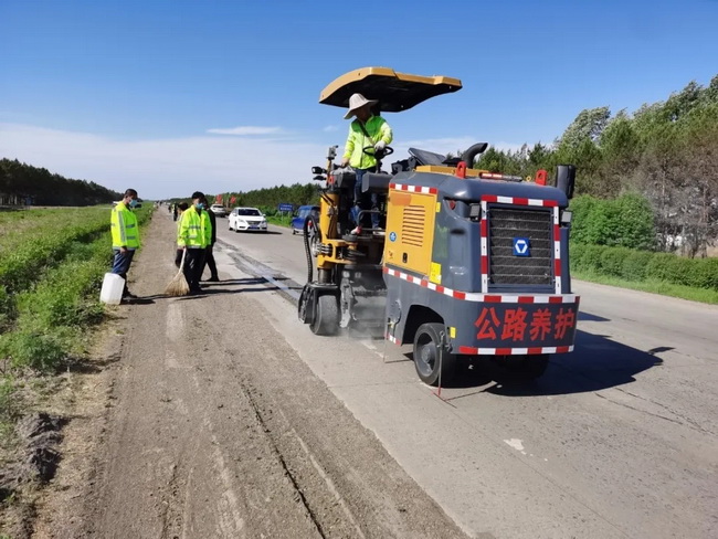 sbXM503K小型铣刨机负责路面沟槽开挖