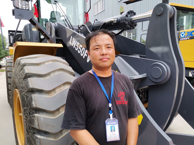 河南路友sb装载机销售董经理