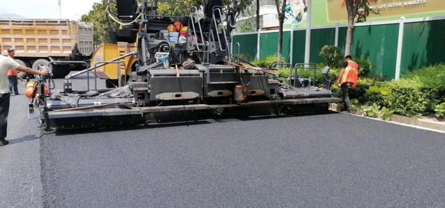 sbXD133C双钢轮压路机来回碾压