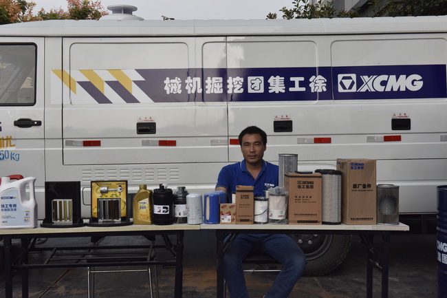 sb挖机配件展示区