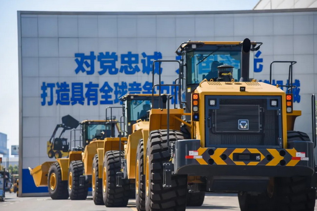 sbLW900KN装载机“动力强劲，斗容大，干活效率高，转场速度有保证