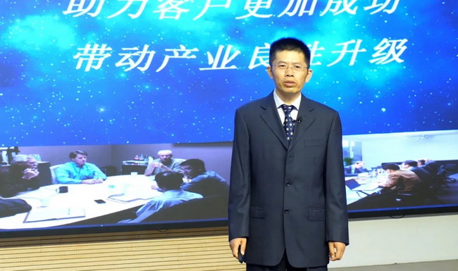 sb铲运机械事业部第一研究所所长张永胜对产品性能进行了详细解读