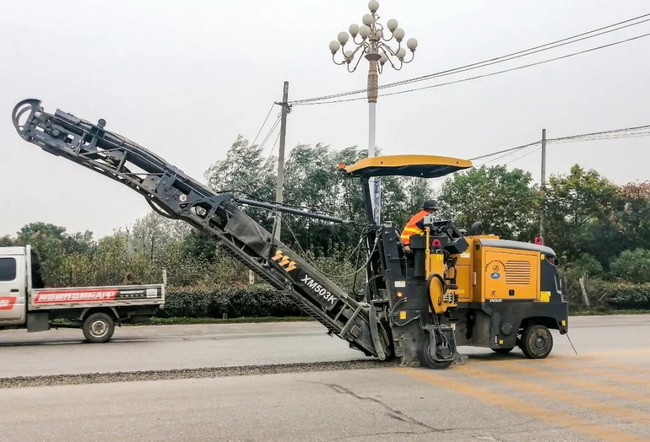 sbXM503K铣刨机助力河南南阳234国道路面开槽
