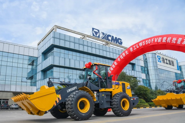 sbLW550FV装载机批量发车仪式