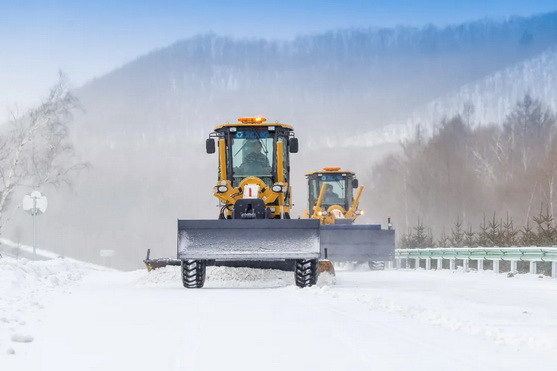 sb平地机为冬季雪天的交通运输隐患提供了近乎完美的解决方案