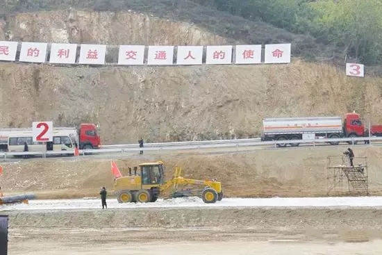sb平地机拥有较高的除雪施工质量