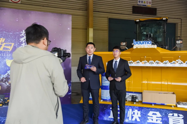 sb铲运将各板块产品进行全景展示与观众实时互动