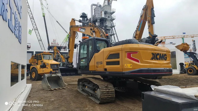sbXE215Gi挖掘机