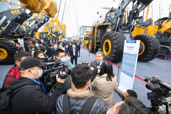 sbXC9350适用于大型露天矿开采、矿卡装卸、短距离运输等工况