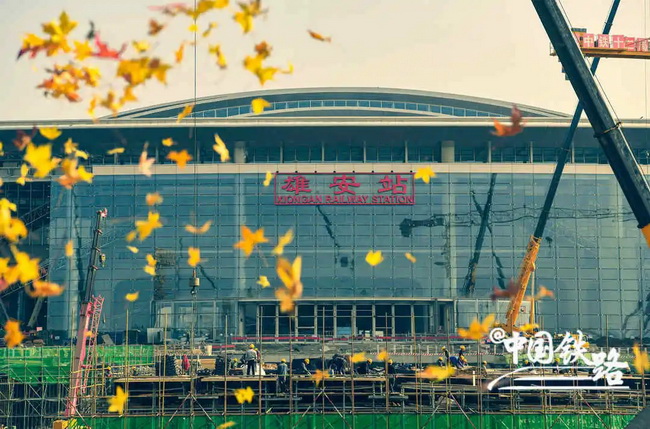 sb起重机助推京雄城际雄安站施工建设
