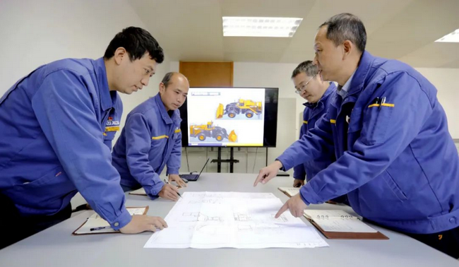sb大吨位装载机技术研发团队
