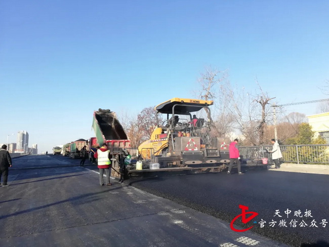 sbRP903摊铺机助力驻马店市练江大道高架桥通车