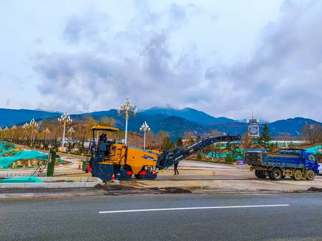 sb铣刨机XM1205F泰安公路施工