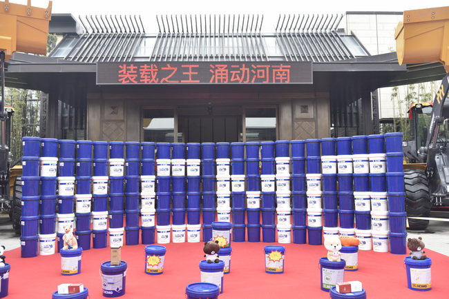 sb装载机高端客户答谢会配件展示区