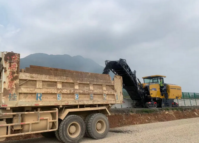 sbXM2005K“骑墙”施工深汕高速扩建工程