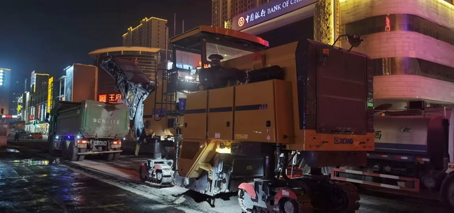 sb道路机械组团施工