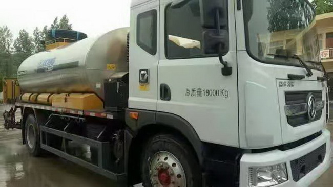 sbXLS805全智能沥青洒布车