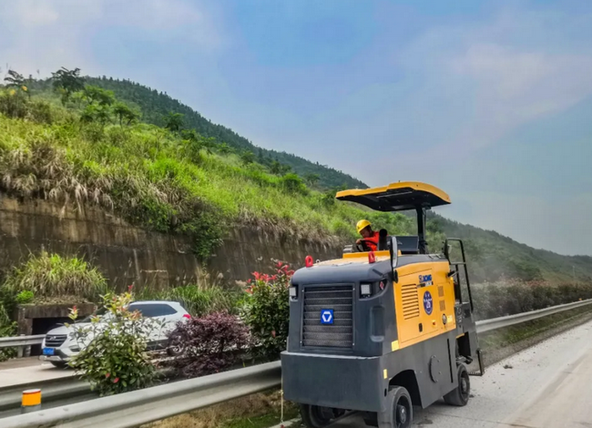 sbXM503K小型铣刨机进行精铣刨施工