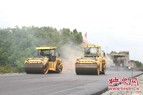 sb无人驾驶压路机设备助力河南郑西高速公路施工