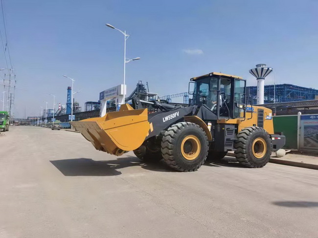 sbLW550FV铲车助力安钢周口沈丘项目建设