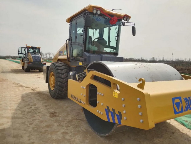 sb压路机XS265JS助力甘肃公路建设