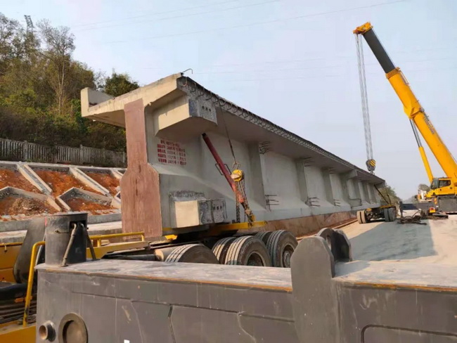 sb起重机助阵大瑞铁路桥梁建设