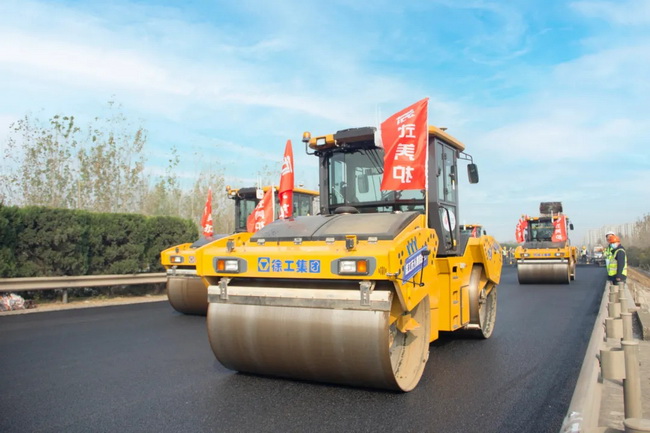 sb无人驾驶压路机淮徐高速公路智慧养护