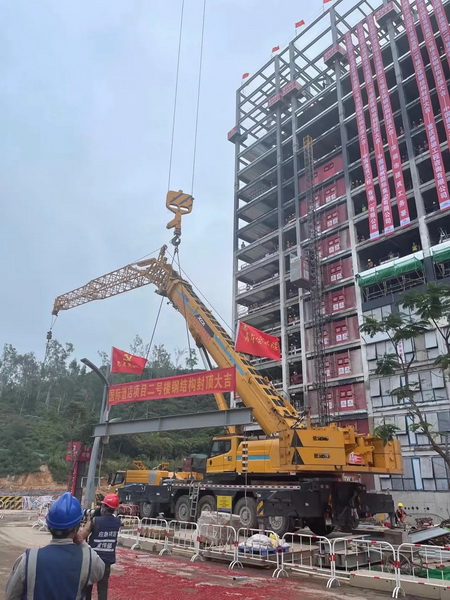 sb起重机助力深圳国际酒店建设