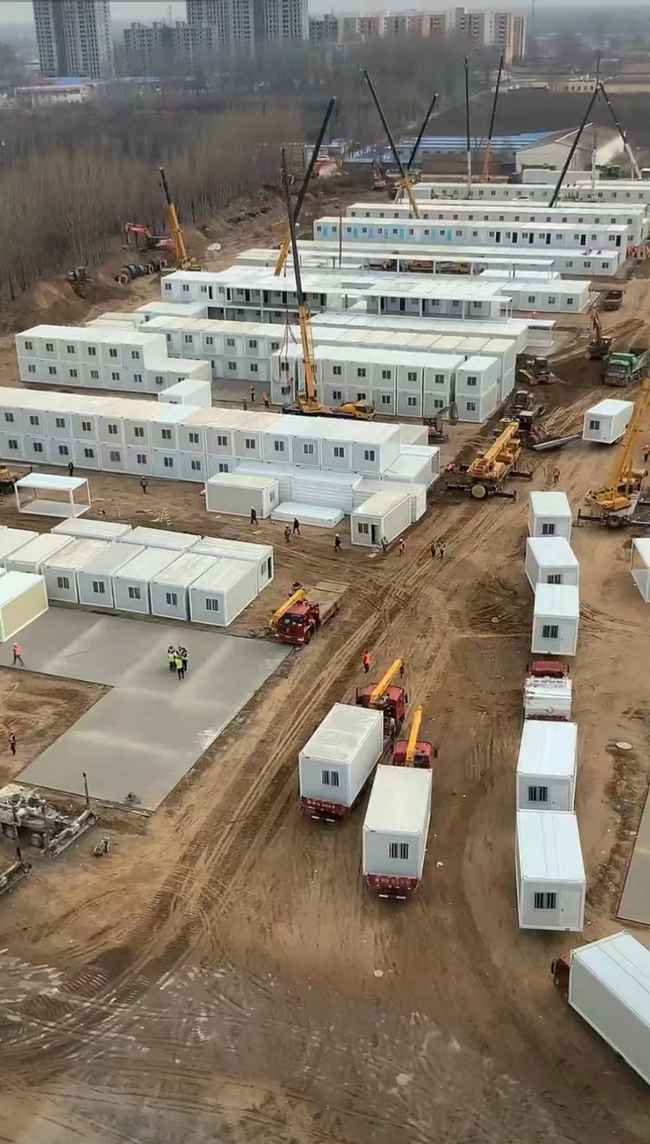 sb起重机械援建唐山方舱项目施工