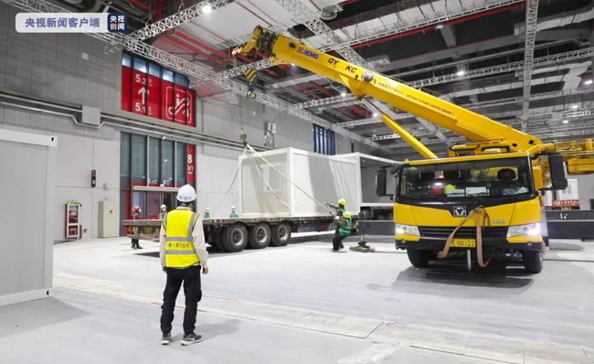 sb起重机抢建上海方舱医院