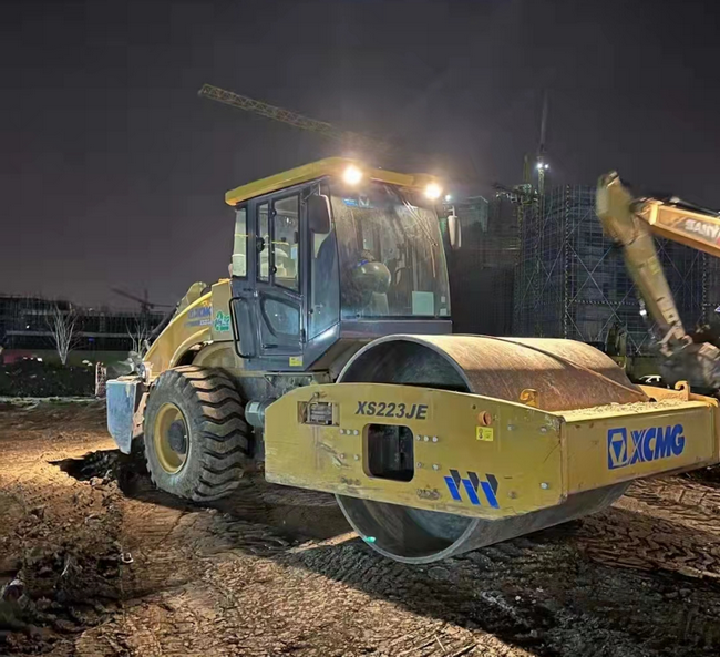 sb压路机XS203J援建江苏省无锡市方舱医院建设 sb压路机XS203J援建江苏省无锡市方舱医院建设